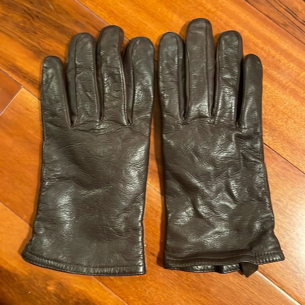 Brown leather gloves